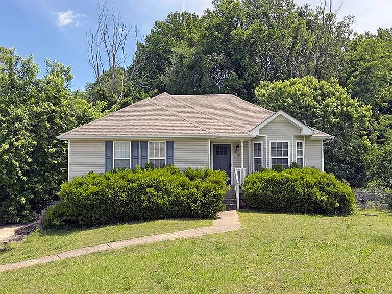 570 Somerset Ln — Photo 1