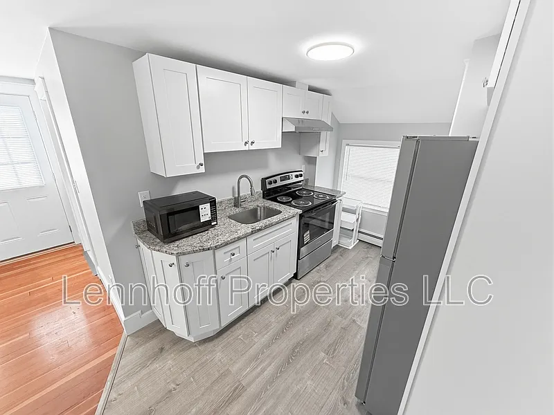 2 bed, 1.0 bath, $2,000 — Photo 3
