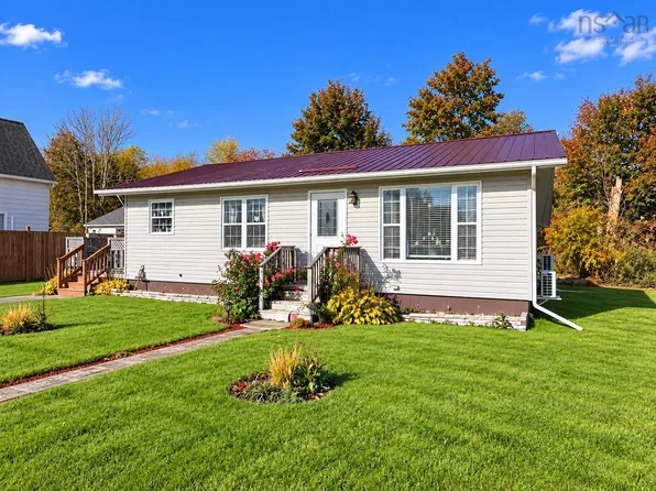 48 Old Port Mouton Rd, Liverpool, NS B0T 1K0