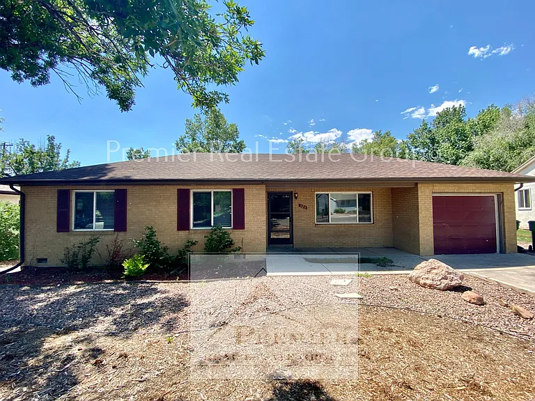 325 W Ramona Ave — Photo 1