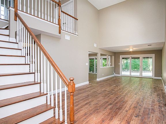 4th image of 12 Colony Dr