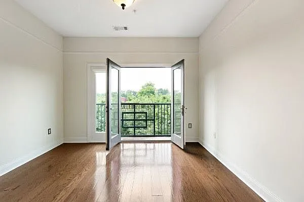 2 bed, 1020 sqft, $2,500 — Photo 3