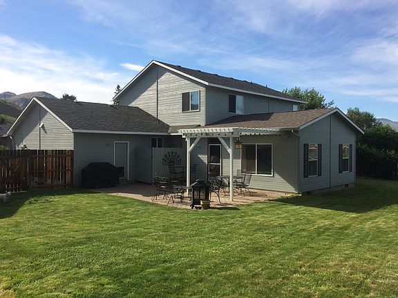 2nd image of 517 Castlewood Pl