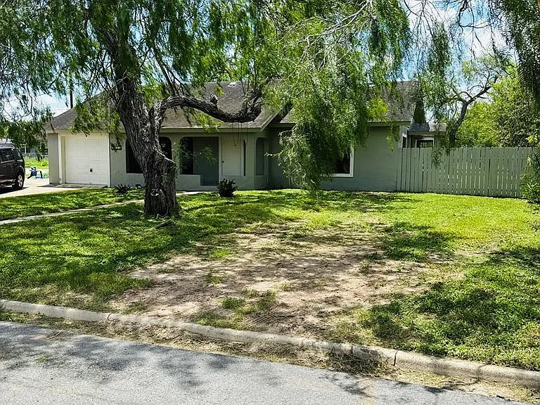 1201 Ben Lora Ln — Photo 1