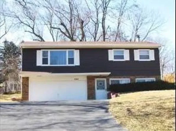 5215 Patton Dr, Wonder Lake, IL 60097