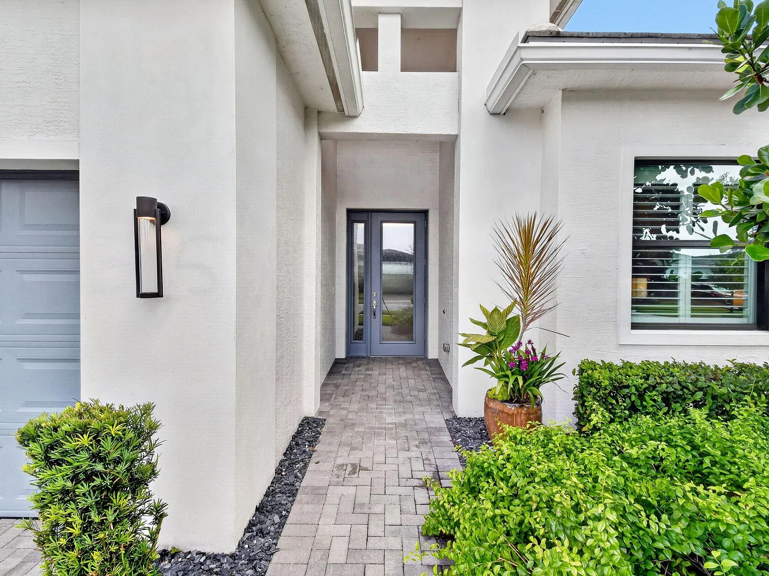 3 bed, 3.0 bath, 2200 sqft, $4,600 — Photo 4