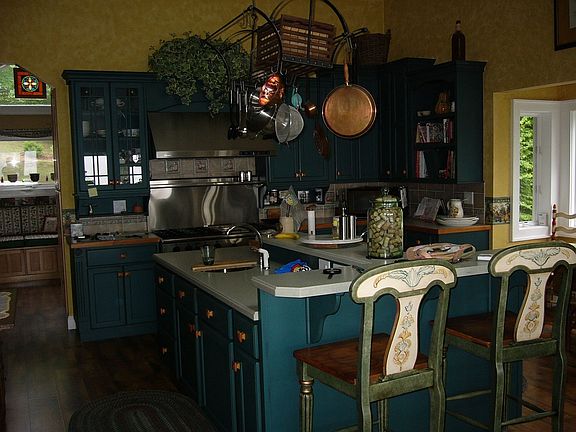 Huge Gourmet Kitch.