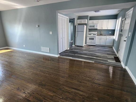 4th image of 26 E 15th Ave