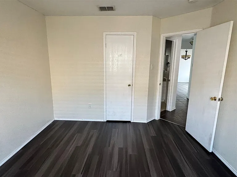 1557 Chivalry Ln — Photo 4