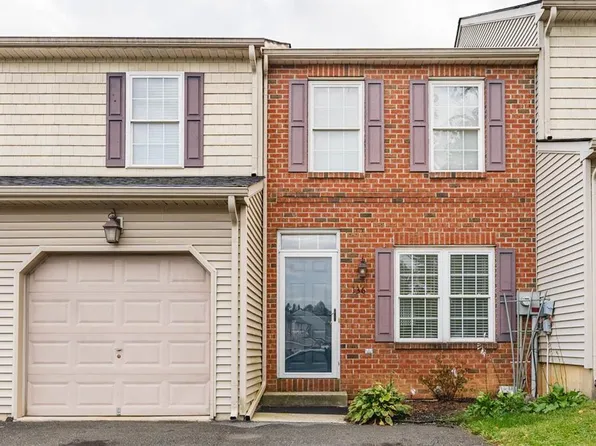 136 Village Walk Dr, Macungie, PA 18062