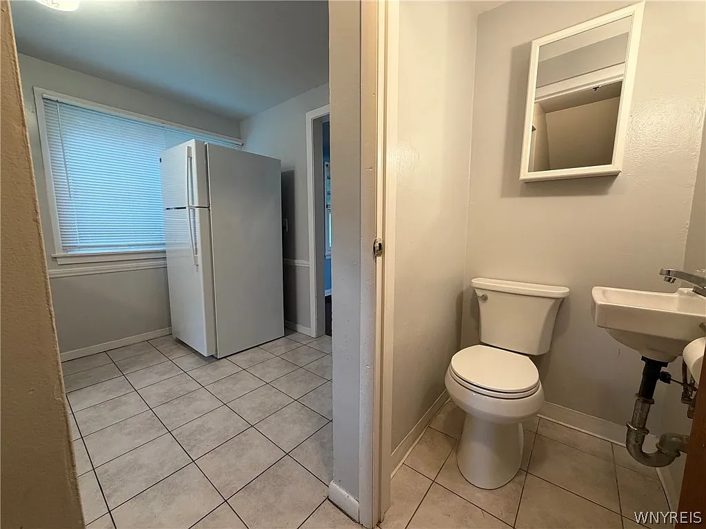 3 bed, 1.5 bath, 1200 sqft, $2,200 — Photo 3