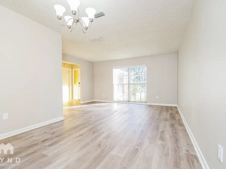 3929 Oak Hammock Dr — Photo 7