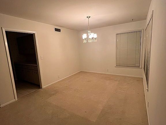 5th image of 512 Magnolia St