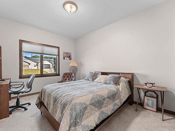 4th image of 2584 Farmington Way