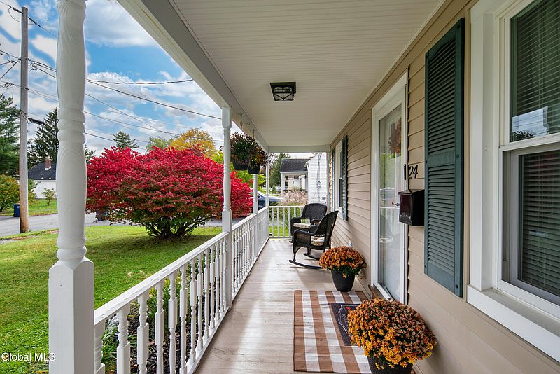 4th image of 24 Rose Court