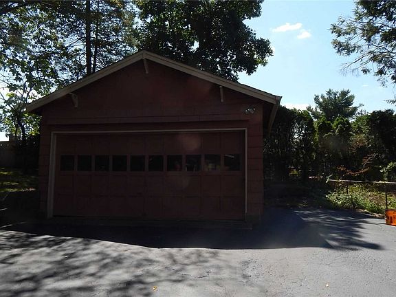 2nd image of 119 Dickinson Ave