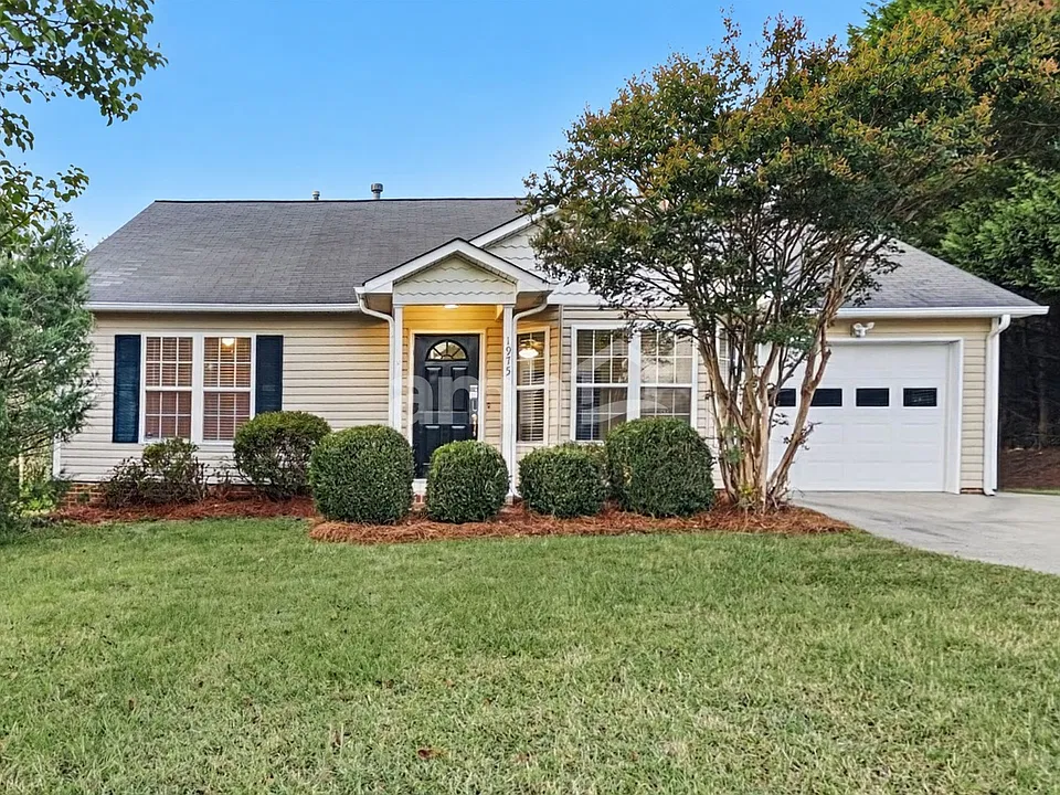 1975 Hawkcrest Ct