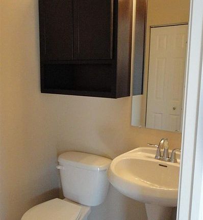 4th image of 945-21 Four East Pl #114