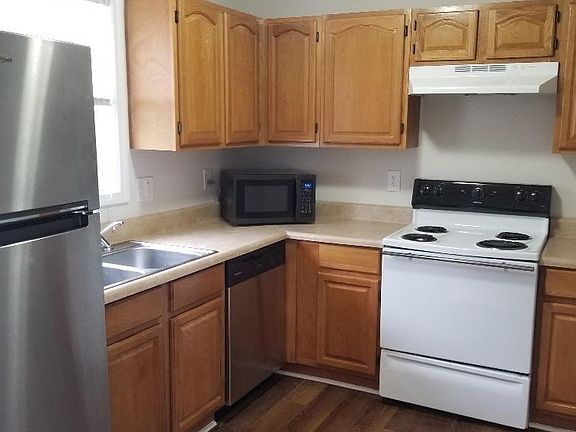 2nd image of 105 E 11th St #B