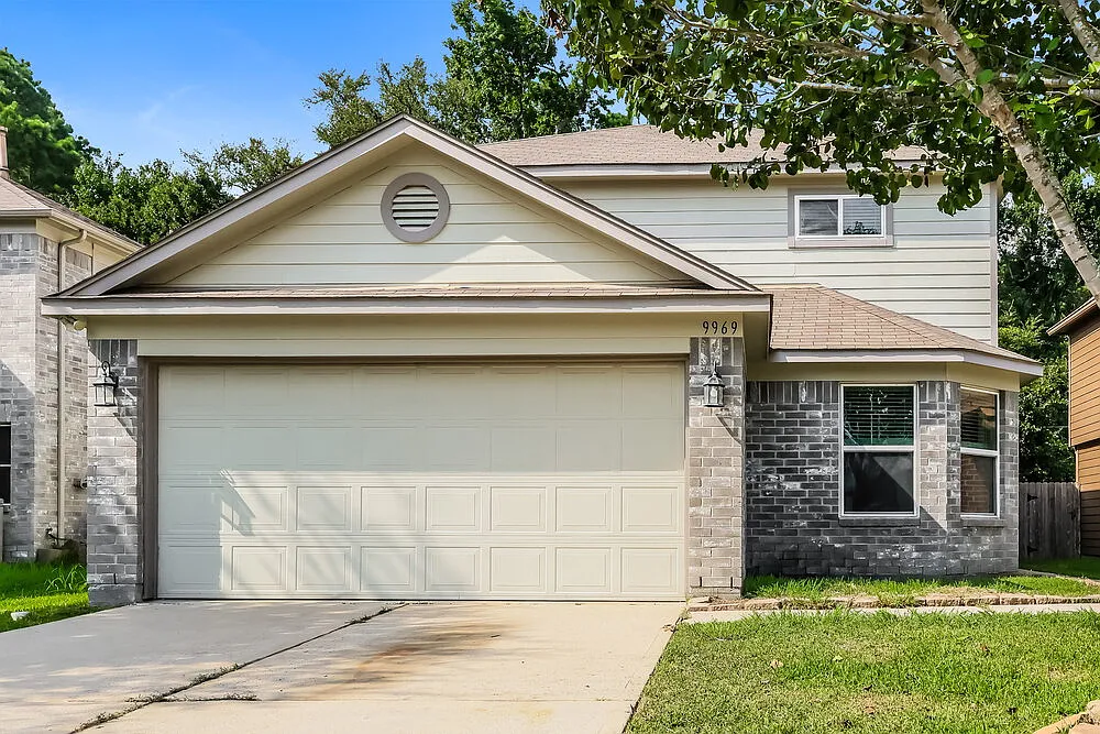 4 bed, 2.5 bath, 2253 sqft, $1,940 — Photo 1