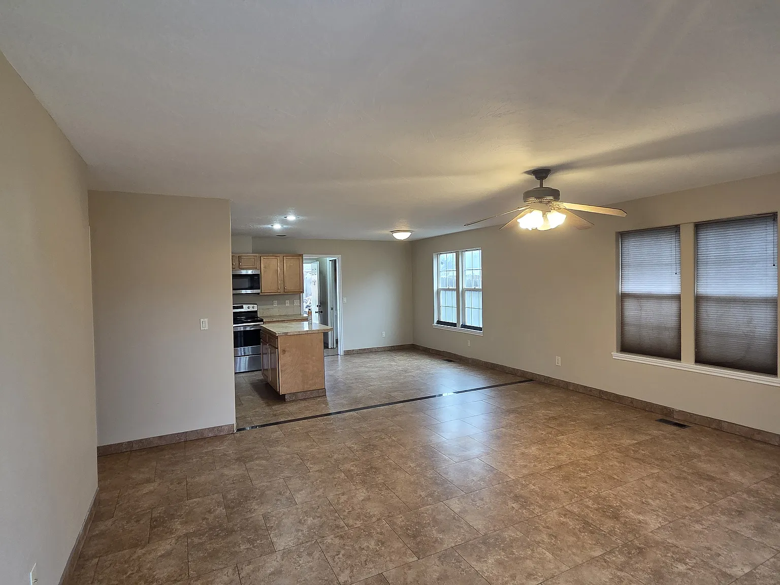 3 bed, 1340 sqft, $1,950 — Photo 2