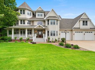 3052 Warm Springs Dr, Green Bay, WI 54311