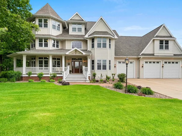 3052 Warm Springs Dr, Green Bay, WI 54311