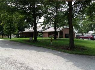 903 10th St, Baldwin City, KS 66006
