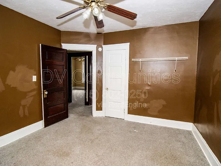 9711 Parmelee Ave — Photo 11