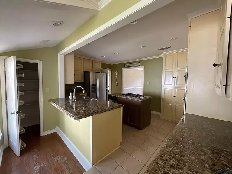 600 Shadywood Dr #1 — Photo 4