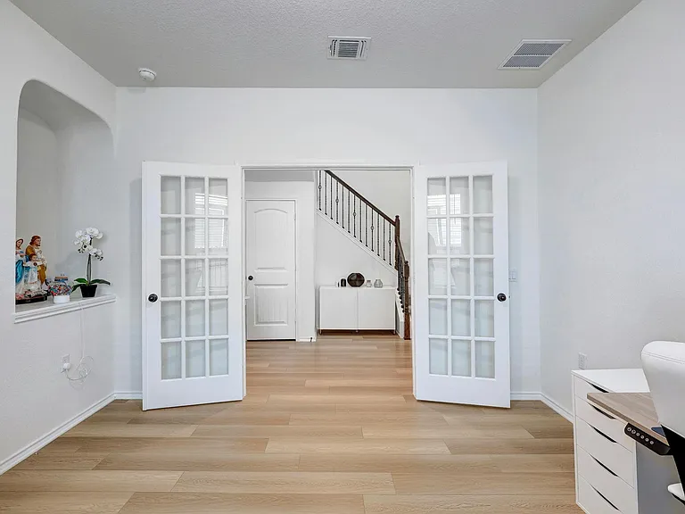 4513 Cressal Dr — Photo 11