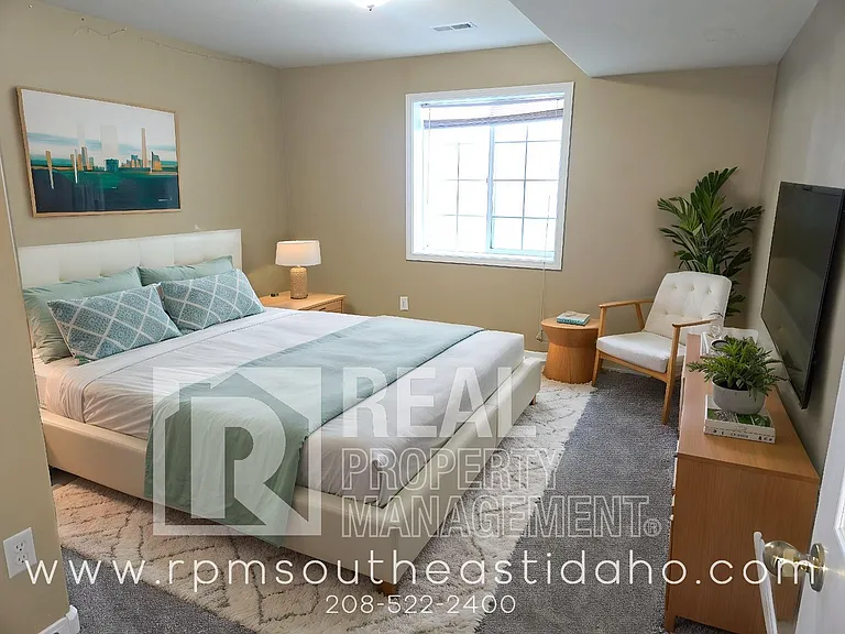 149 Leesburg Ln — Photo 4