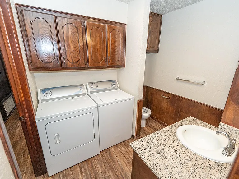 2260 Houston Ave — Photo 9