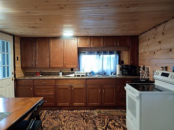 3rd image of 1521 River Rd