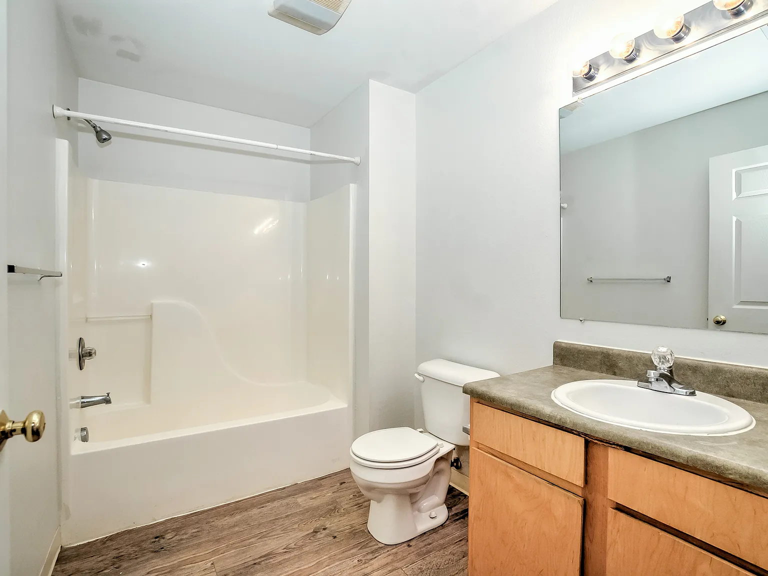 2 bed, 1000 sqft, $1,035 — Photo 4