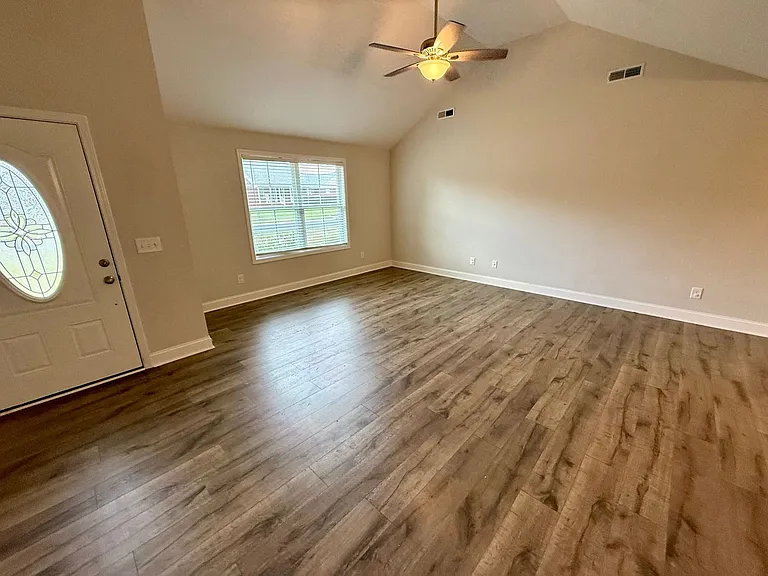 1165 Malone Dr — Photo 3