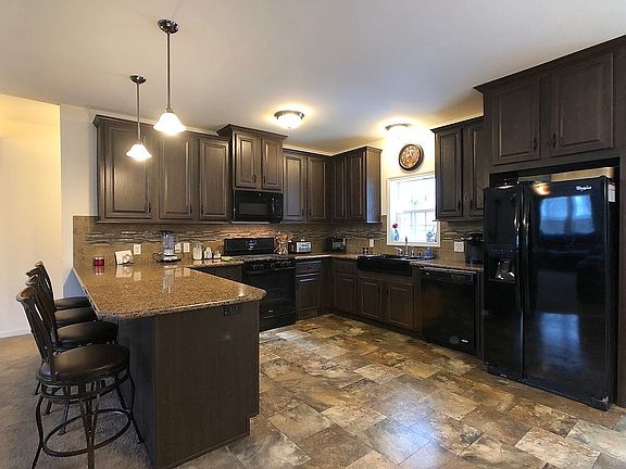 5th image of 419 Woods Ct