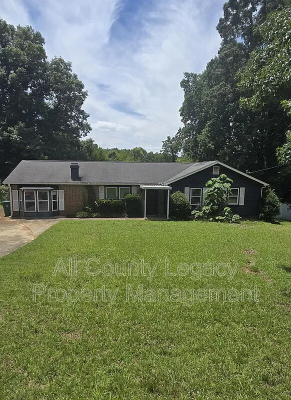 3 bed, 2.0 bath, 1464 sqft, $1,695 — Photo 1