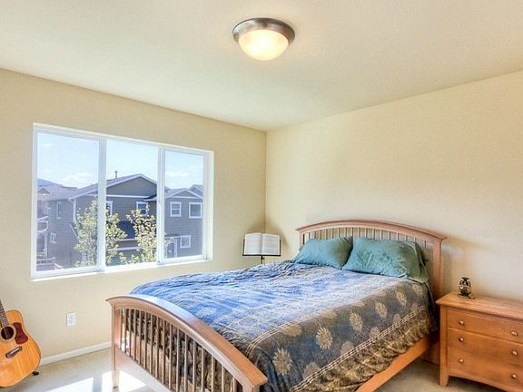 5th image of 2446 NE Iverson Ln