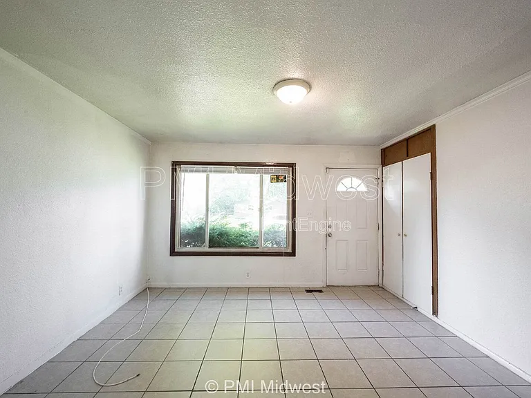 8124 E 37th Pl — Photo 3