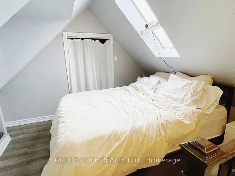 786 Pape Ave #UPPER — Photo 11