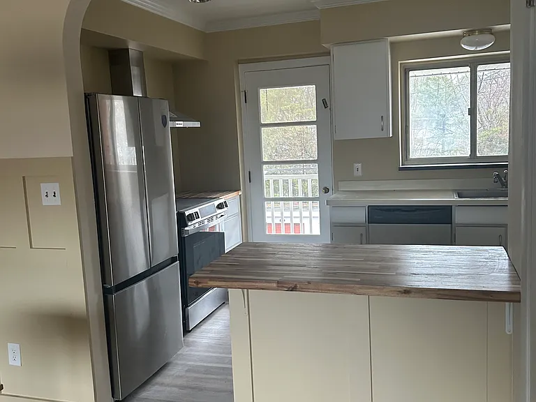 2411 East Ave #5 — Photo 28