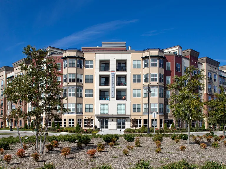 Harbor Vista at Crawford Street — Photo 1