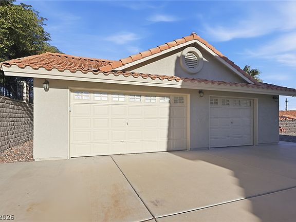 3rd image of 3304 Cactus Springs Dr