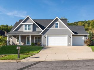 923 Aspen Valley Dr, Onalaska, WI 54650