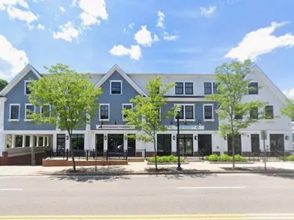 321 Washington St APT 204, Westwood, MA 02090