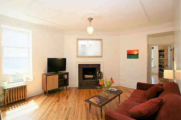 Rented by R New York | media 2