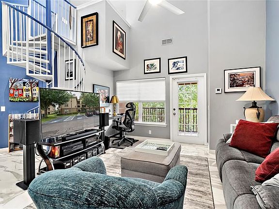 3rd image of 1640 Villa Capri Cir APT 301