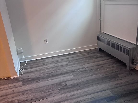 5th image of 490 Wiley Ave #107