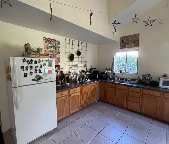537 Georgina Ave — Photo 7